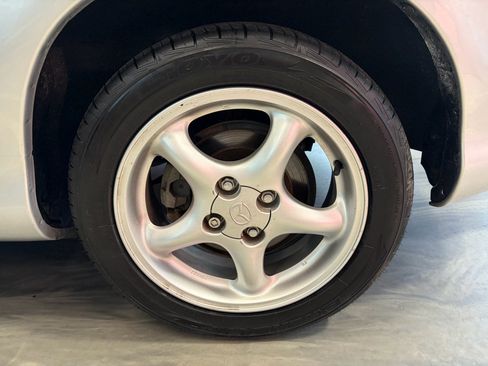 Used 2001 MAZDA MX-5 Miata RWD image 16