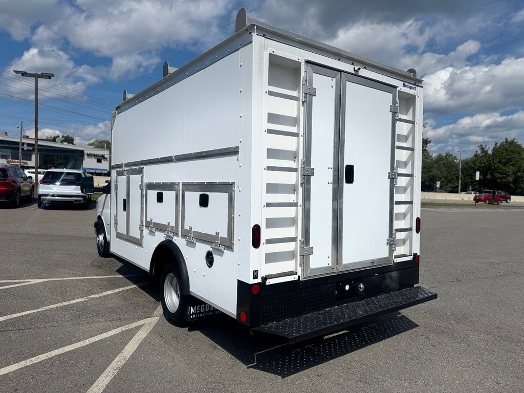 Used 2022 Chevrolet Express 3500 w/ Power Convenience Package RWD image 4