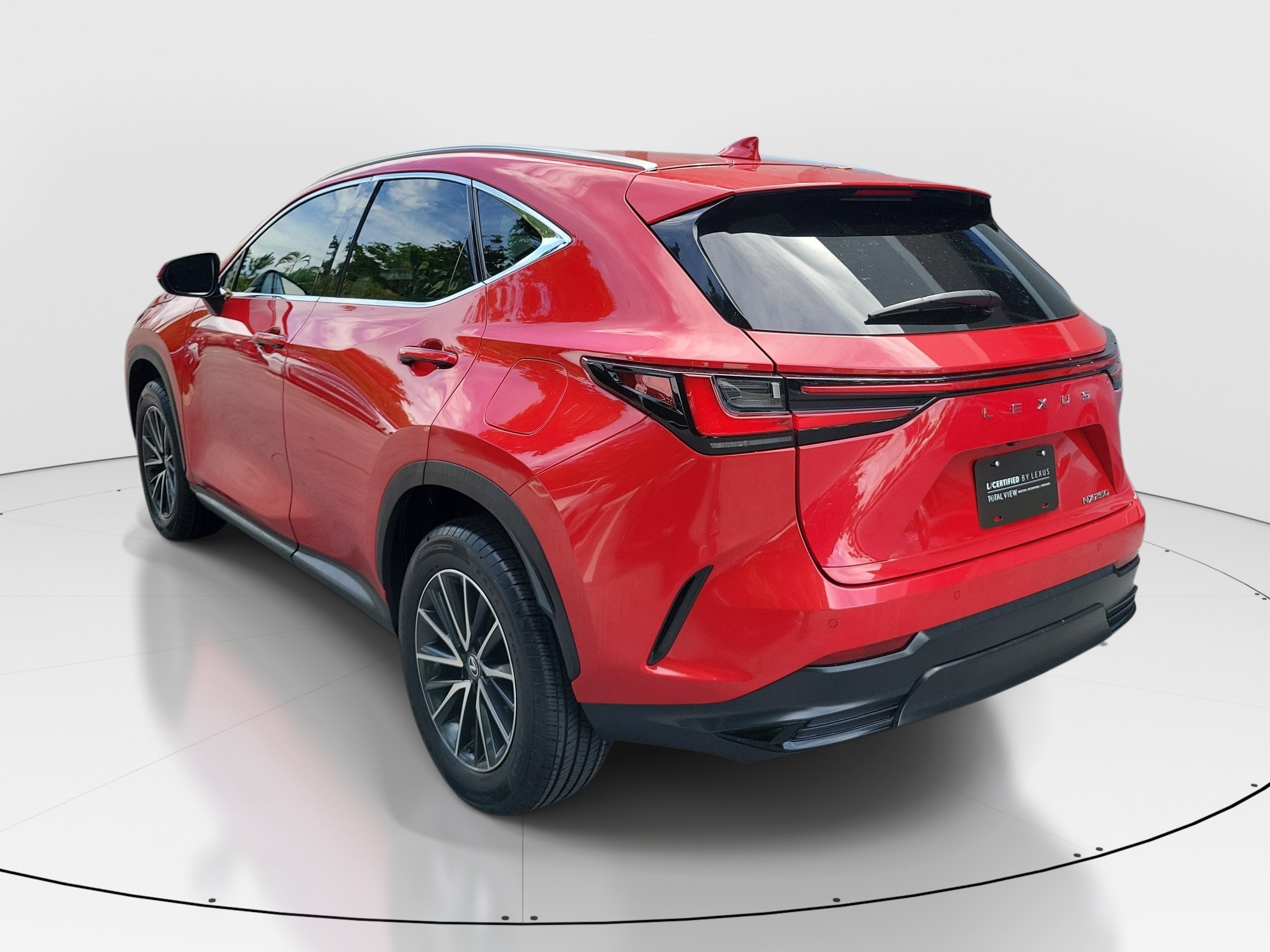 Used 2025 Lexus NX 250 FWD w/ Towing Package (2000 Lbs) image 4