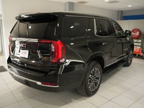 Used 2025 GMC Yukon Elevation w/ Elevation Premium Package AWD/4WD image 8