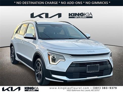 Used 2025 Kia Niro LX image 1