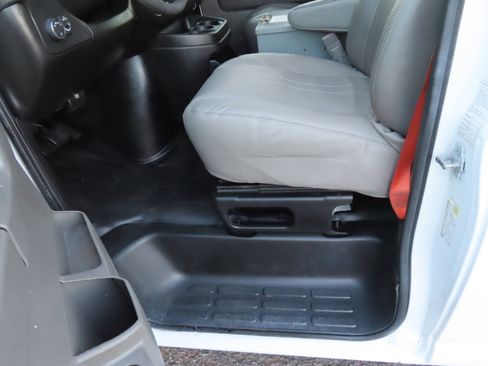 Used 2015 Chevrolet Express 2500 image 11