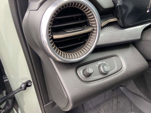 Certified 2025 Chevrolet Trax ACTIV w/ Driver Confidence Package image 10