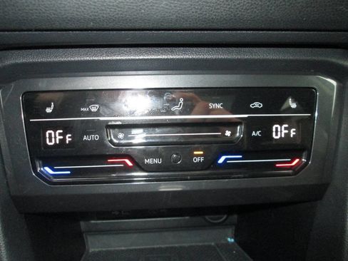 Used 2022 Volkswagen Tiguan SE w/ Panoramic Sunroof Package image 23