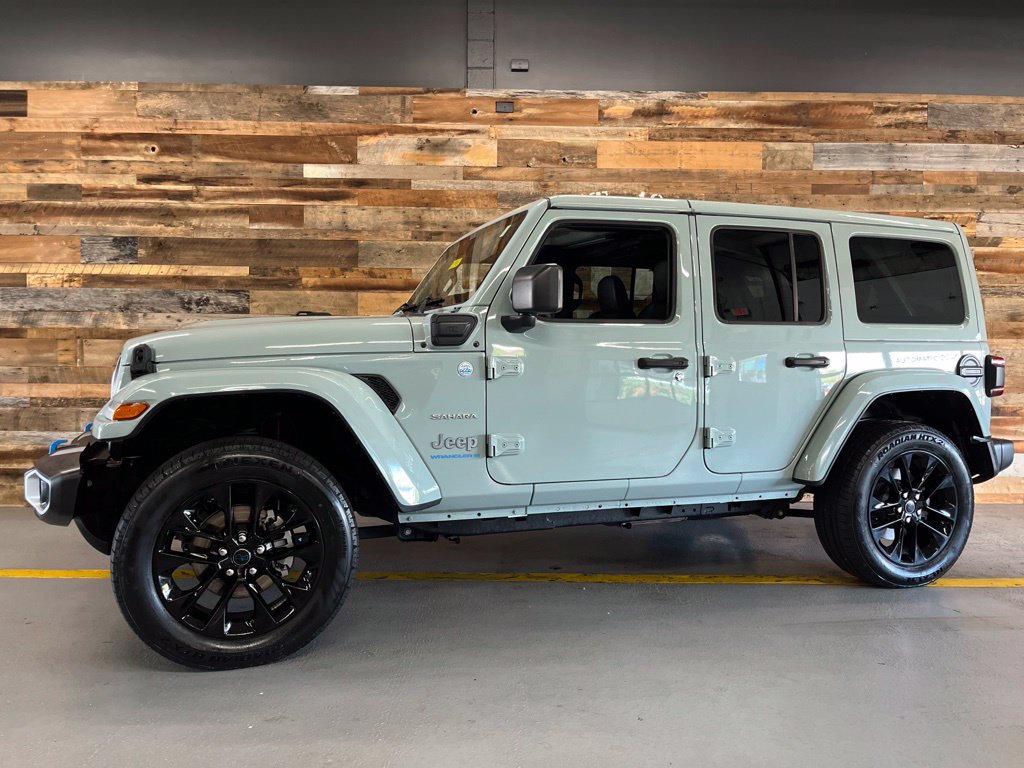 Used 2024 Jeep Wrangler Unlimited Sahara w/ Safety Group AWD/4WD image 18