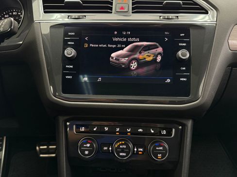 Used 2020 Volkswagen Tiguan SE R-Line FWD image 31