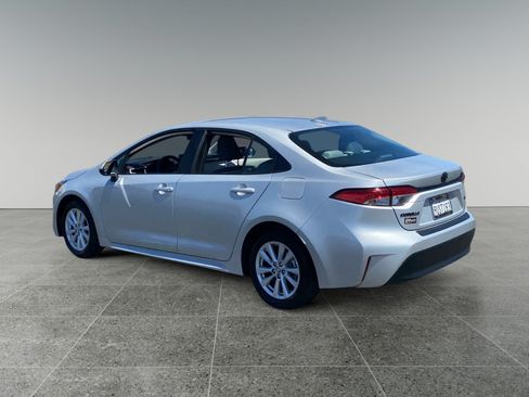 Used 2025 Toyota Corolla LE w/ LE Premium Package FWD image 3