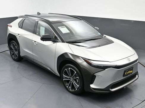 Used 2023 Toyota bZ4X Limited image 40