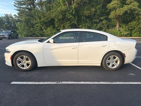 Used 2019 Dodge Charger SXT w/ Leather Interior Group RWD image 2