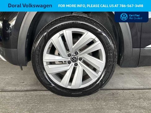 Certified 2022 Volkswagen Atlas Cross Sport SE image 10