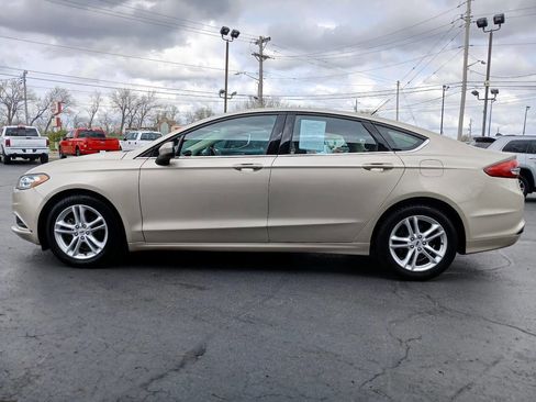 Used 2018 Ford Fusion SE w/ Fusion SE Technology Package image 4