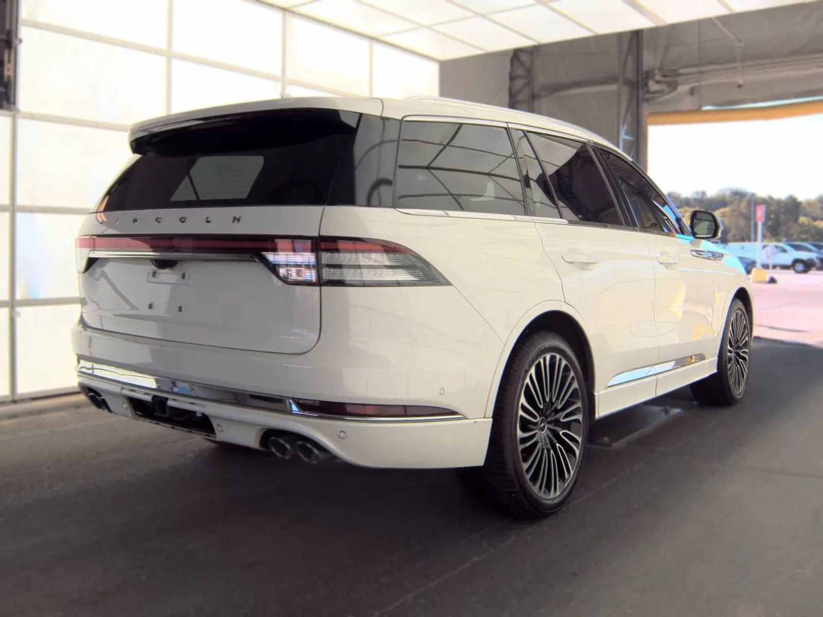 Used 2022 Lincoln Aviator Black Label w/ Dynamic Handling Package AWD/4WD image 3