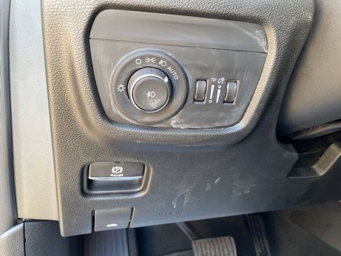 Used 2024 Jeep Grand Cherokee Limited w/ Black Appearance Package image 18