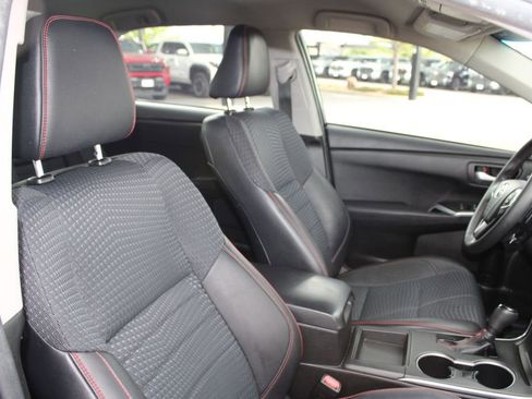 Used 2015 Toyota Camry SE FWD image 39