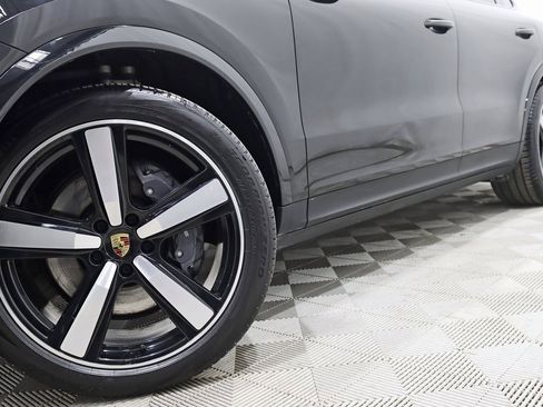 Used 2024 Porsche Cayenne Coupe image 5