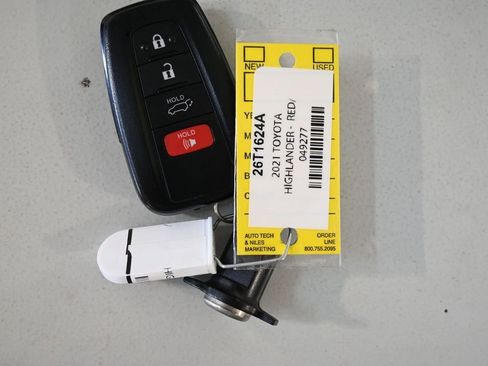 Used 2021 Toyota Highlander Platinum AWD/4WD image 9