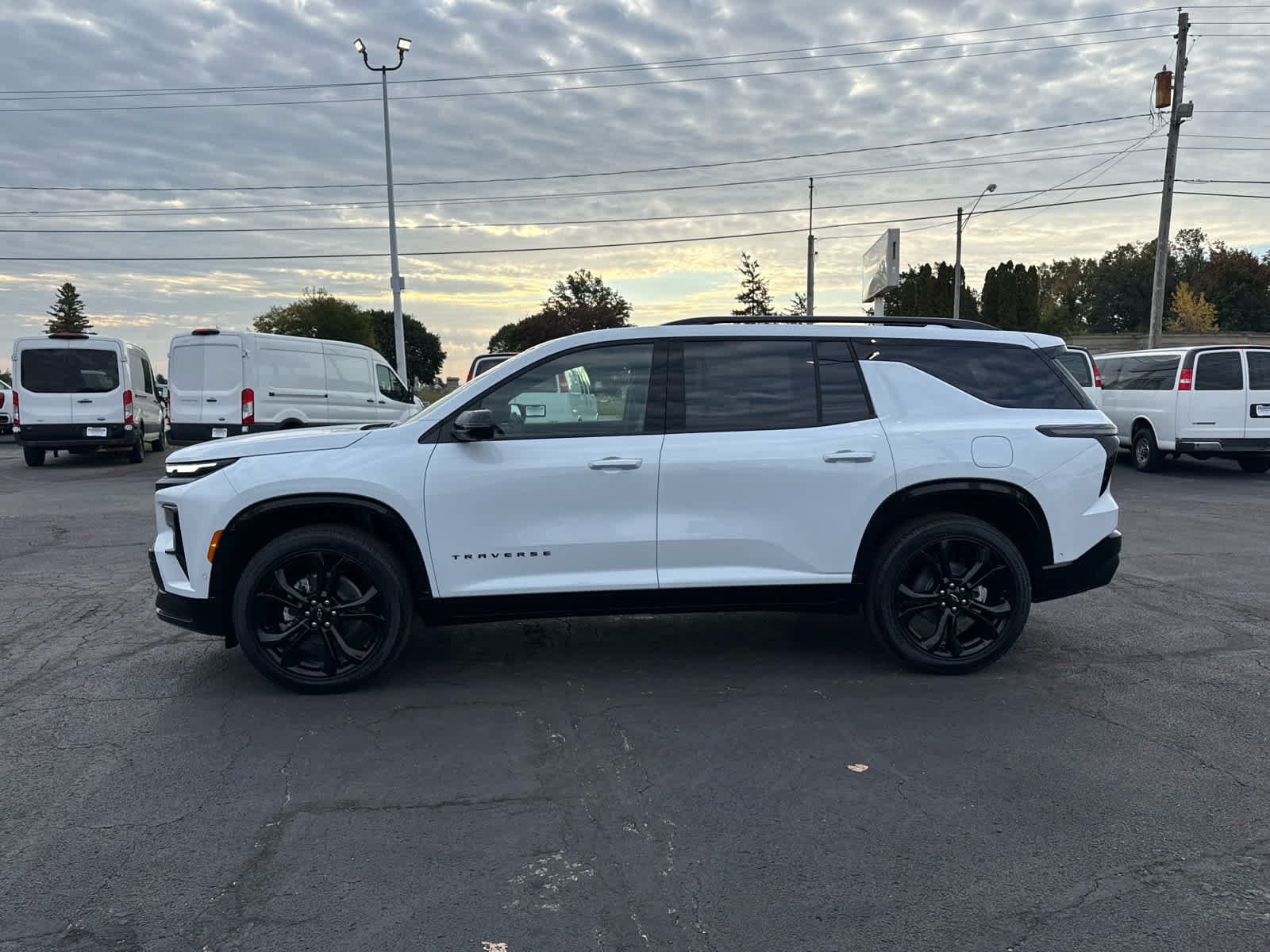New 2027 Chevrolet Traverse RS w/ LPO, Floor Liner Package AWD/4WD image 2