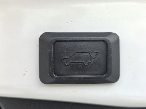 Used 2019 Toyota RAV4 XLE Premium FWD image 17