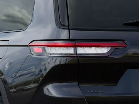 New 2025 Jeep Grand Cherokee L Limited w/ Luxury Tech Group II AWD/4WD image 9