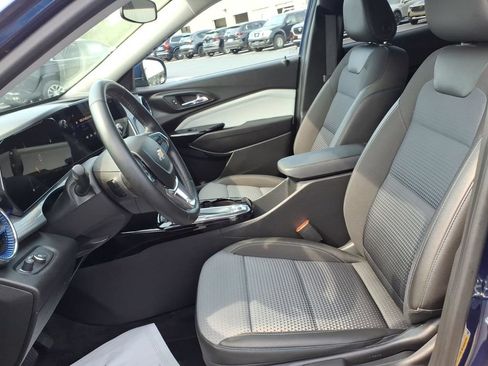 Used 2024 Chevrolet Trax LT w/ Driver Confidence Package FWD image 12