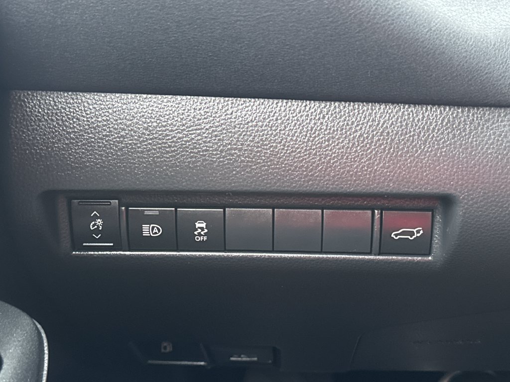 Used 2023 Toyota Venza LE AWD/4WD image 33