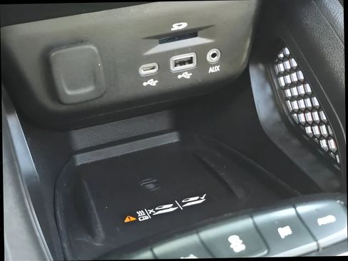 Used 2023 Chevrolet TrailBlazer RS w/ Sun and Liftgate Package image 29