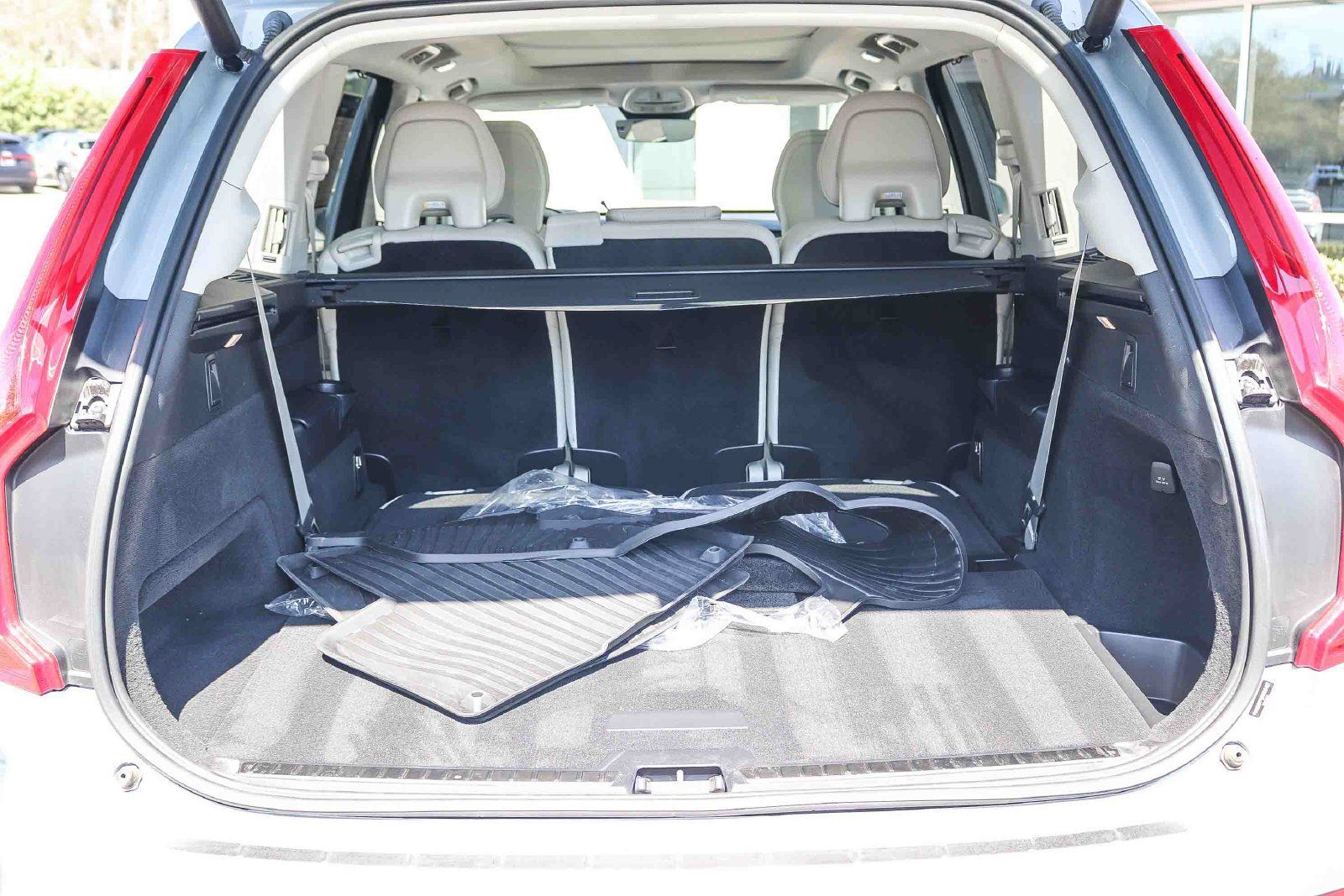Used 2025 Volvo XC90 T8 Ultra w/ Protection Package Premier AWD/4WD image 30