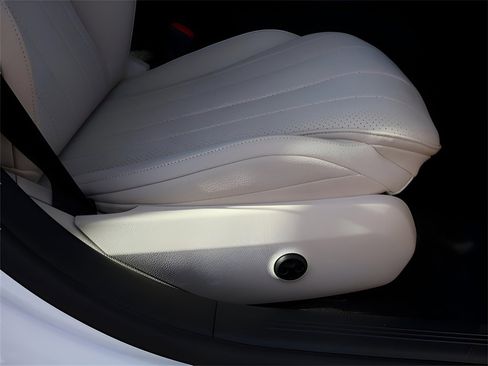 Used 2025 Mercedes-Benz E 350 4MATIC Sedan image 12