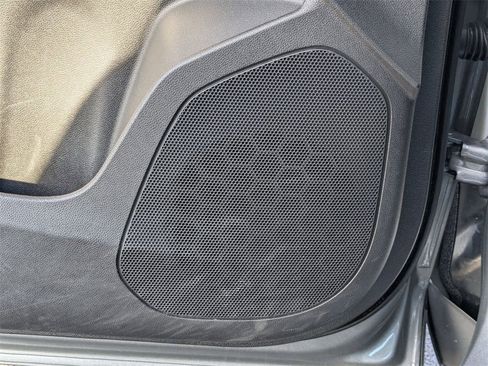 Used 2025 Chevrolet Trax LT w/ LT Convenience Package image 15