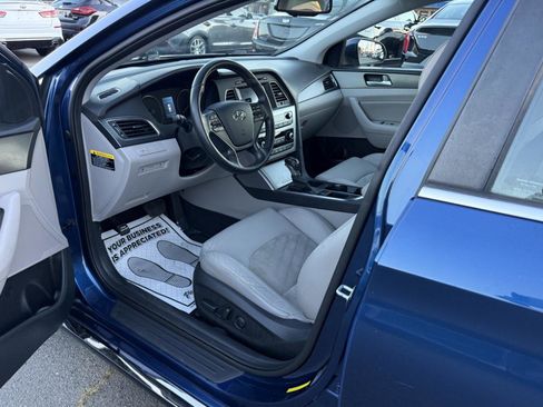 Used 2016 Hyundai Sonata Sport w/ Option Group 1V FWD image 7
