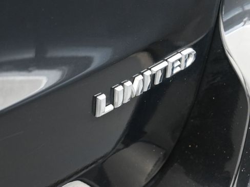 Used 2018 Jeep Grand Cherokee Limited image 37