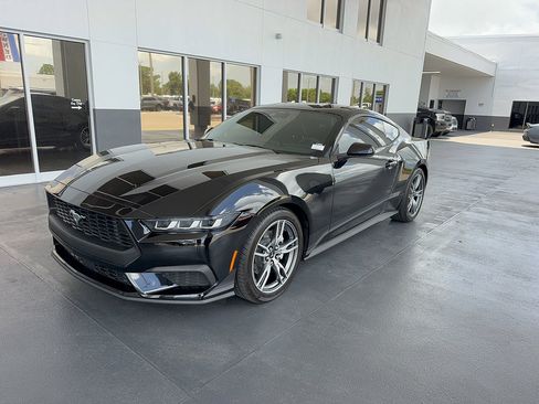 Certified 2024 Ford Mustang Coupe RWD image 2