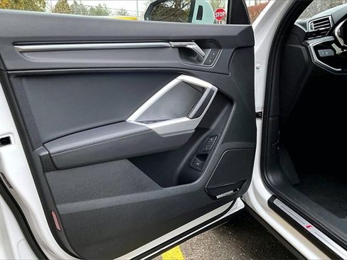 Used 2024 Audi Q3 2.0T Premium Plus image 17