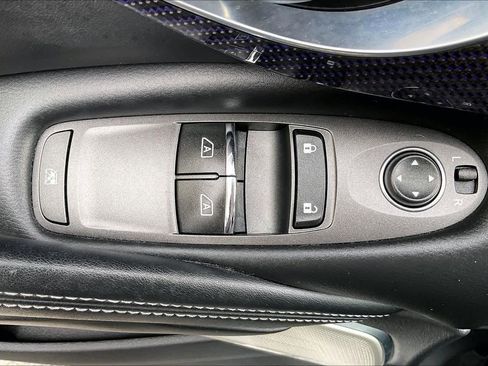 Used 2017 INFINITI Q60 3.0t Sport image 29