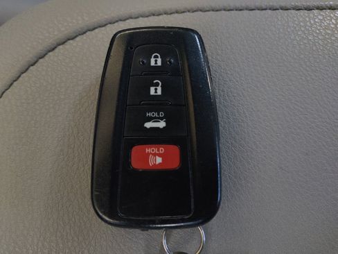 Used 2021 Toyota Camry XLE w/ Navigation Upgrade Package FWD image 32