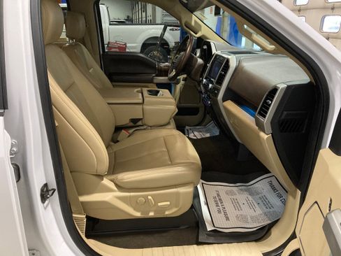 Used 2019 Ford F150 Lariat image 4