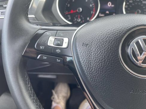 Used 2020 Volkswagen Tiguan SE image 29