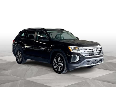 Used 2026 Volkswagen Atlas SE FWD image 2