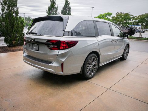 New 2026 Honda Odyssey Touring image 10