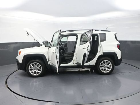 Used 2017 Jeep Renegade Latitude AWD/4WD image 42