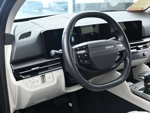 Used 2026 Kia Sportage EX FWD image 15