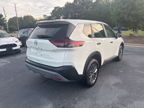 Used 2023 Nissan Rogue S AWD/4WD image 8