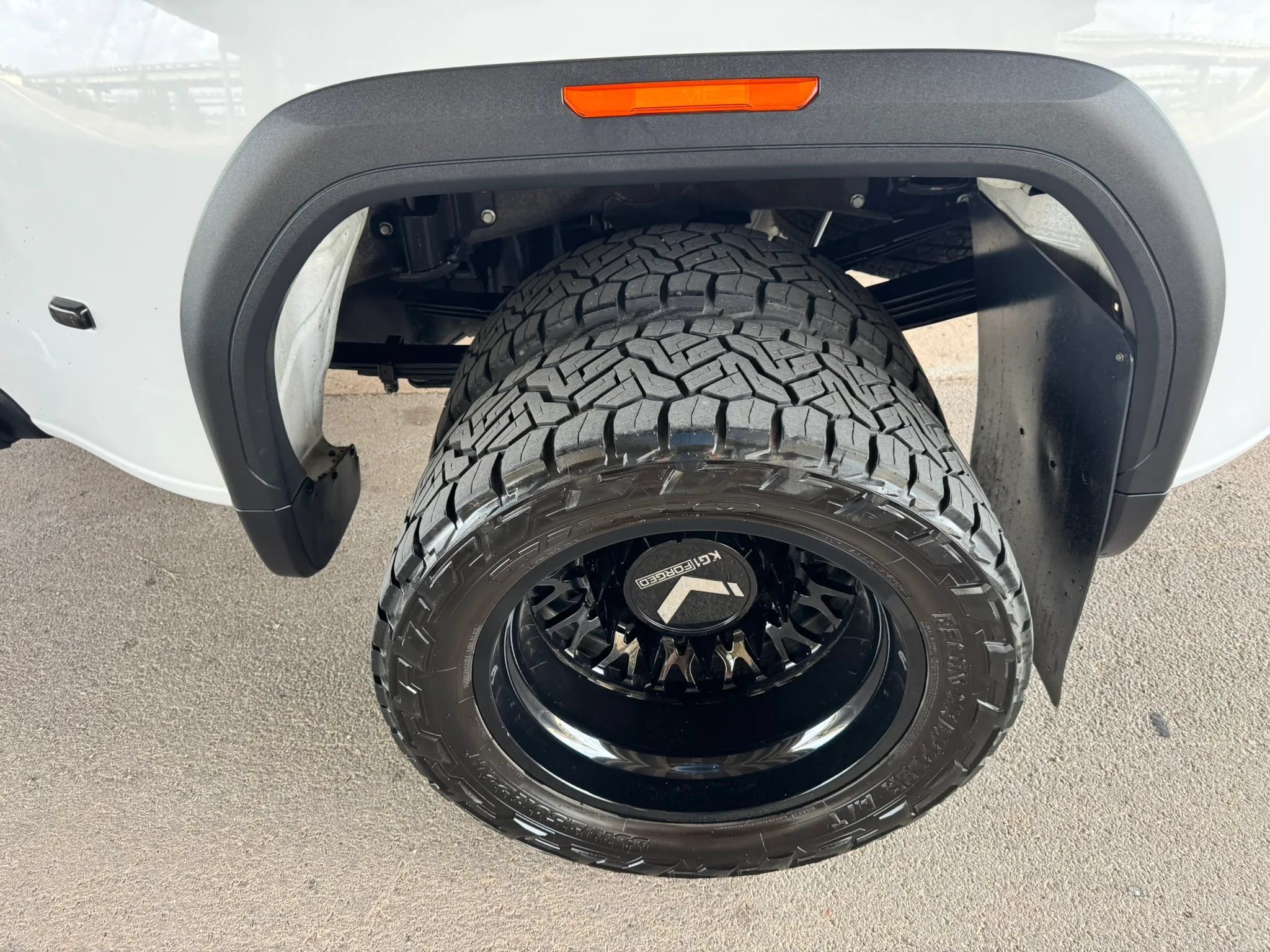 Used 2024 GMC Sierra 3500 Denali Ultimate AWD/4WD image 32