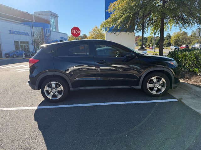 Used 2017 Honda HR-V EX image 2