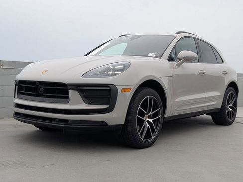 Certified 2024 Porsche Macan image 1