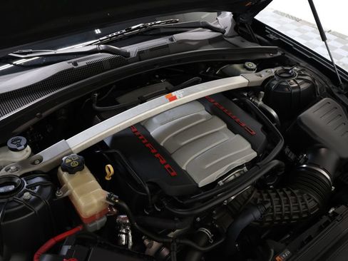Used 2018 Chevrolet Camaro SS RWD image 30
