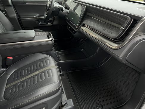 Used 2022 Rivian R1S Launch Edition image 26