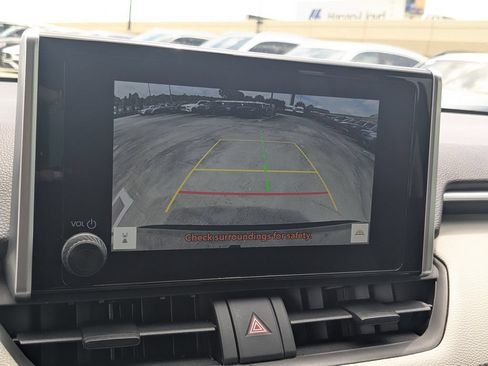 Used 2025 Toyota RAV4 XLE FWD image 9