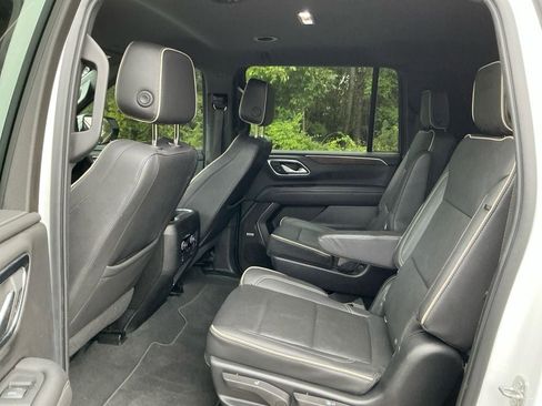 Used 2022 Chevrolet Suburban Premier image 22