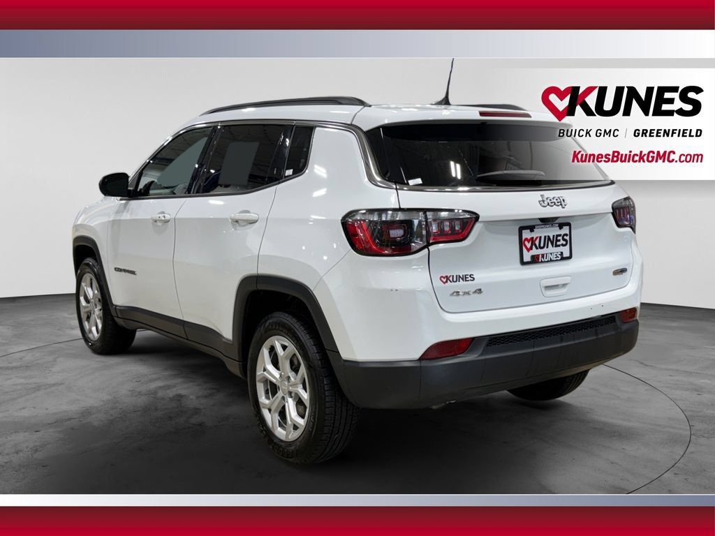 Used 2024 Jeep Compass Latitude AWD/4WD image 8